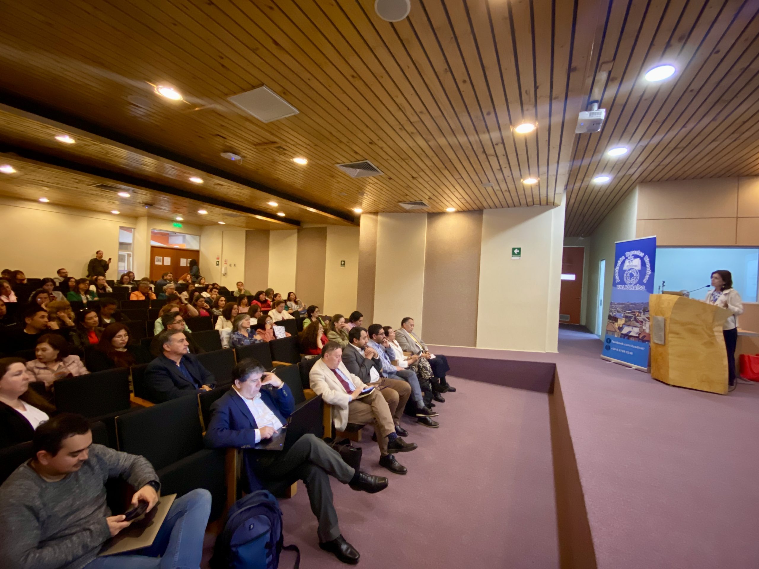Seminario de la Asociación de Docentes Directivos de Valparaíso y Líderes Educativos PUCV plantea las bases para una Carrera Directiva chilena