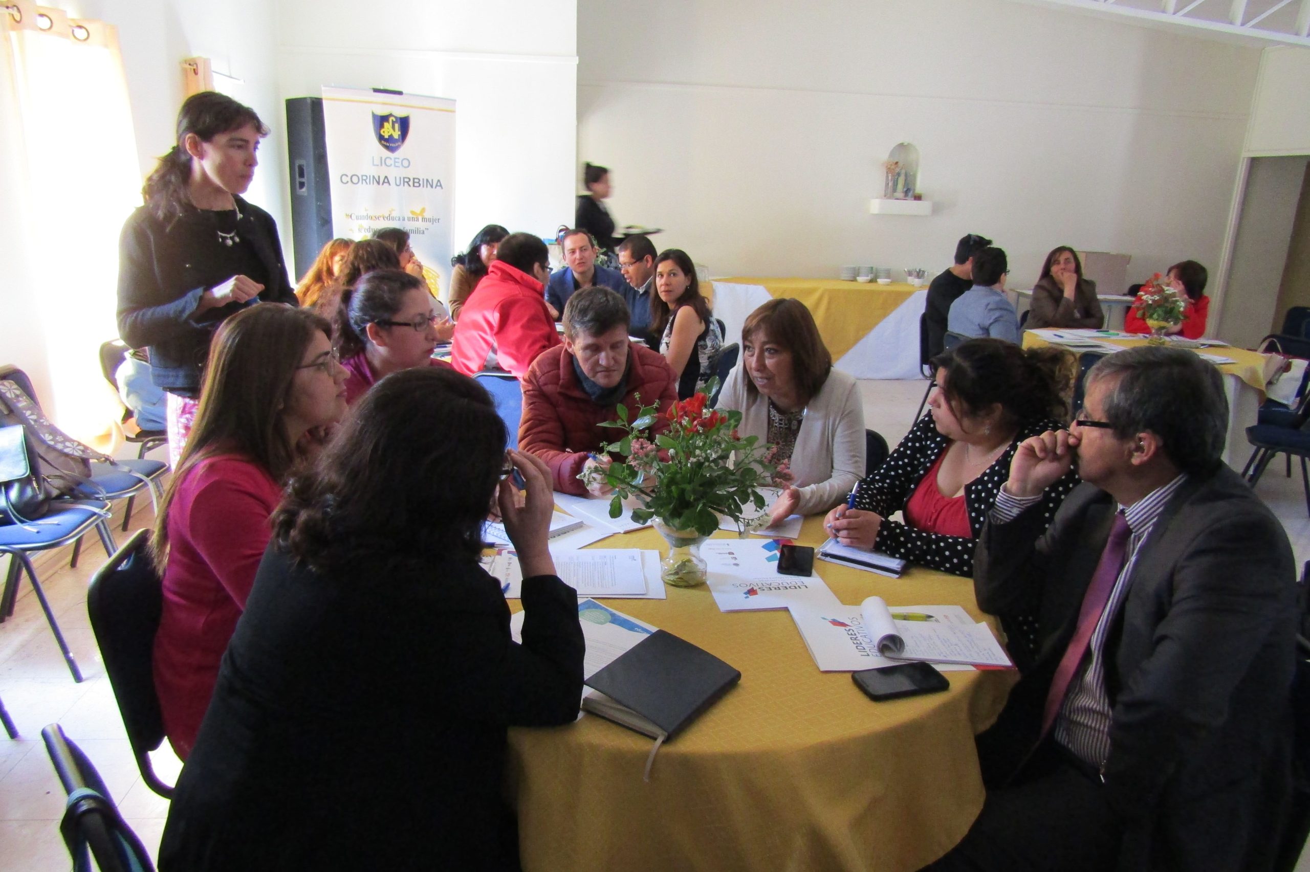 Directores y jefes de UTP evalúan resultados de cursos 2017 para proyectarlos en sus liceos y escuelas el próximo año