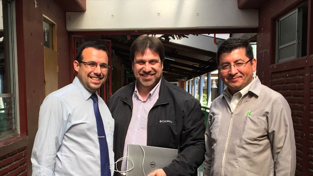 Profesionales de Líderes Educativos participan en acompañamiento a directores de escuelas durante su jornada laboral