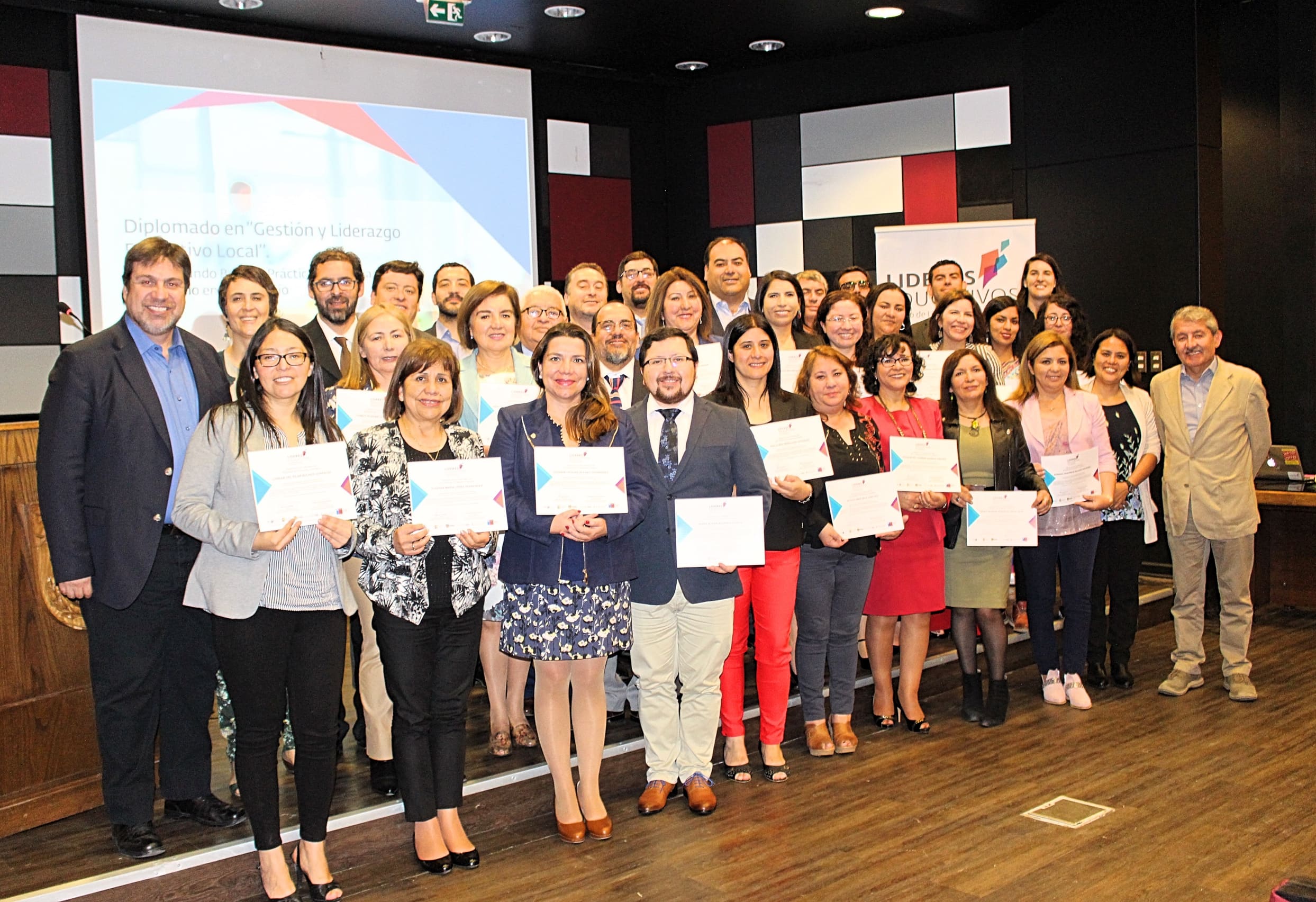 46 líderes del nivel sostenedor se certifican tras cursar pionero programa formativo en la Región del BíoBio