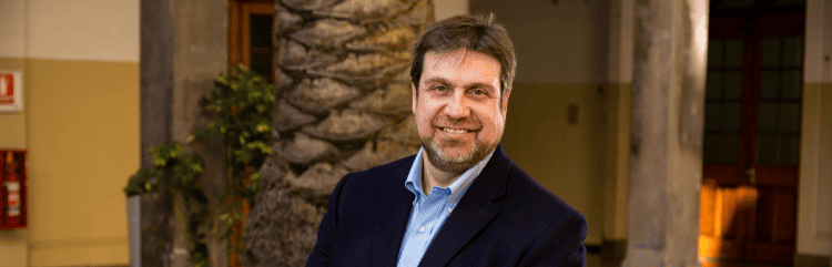 Liderazgo para la nueva educación pública: La desafiante tarea de apoyar a las escuelas en ámbito local