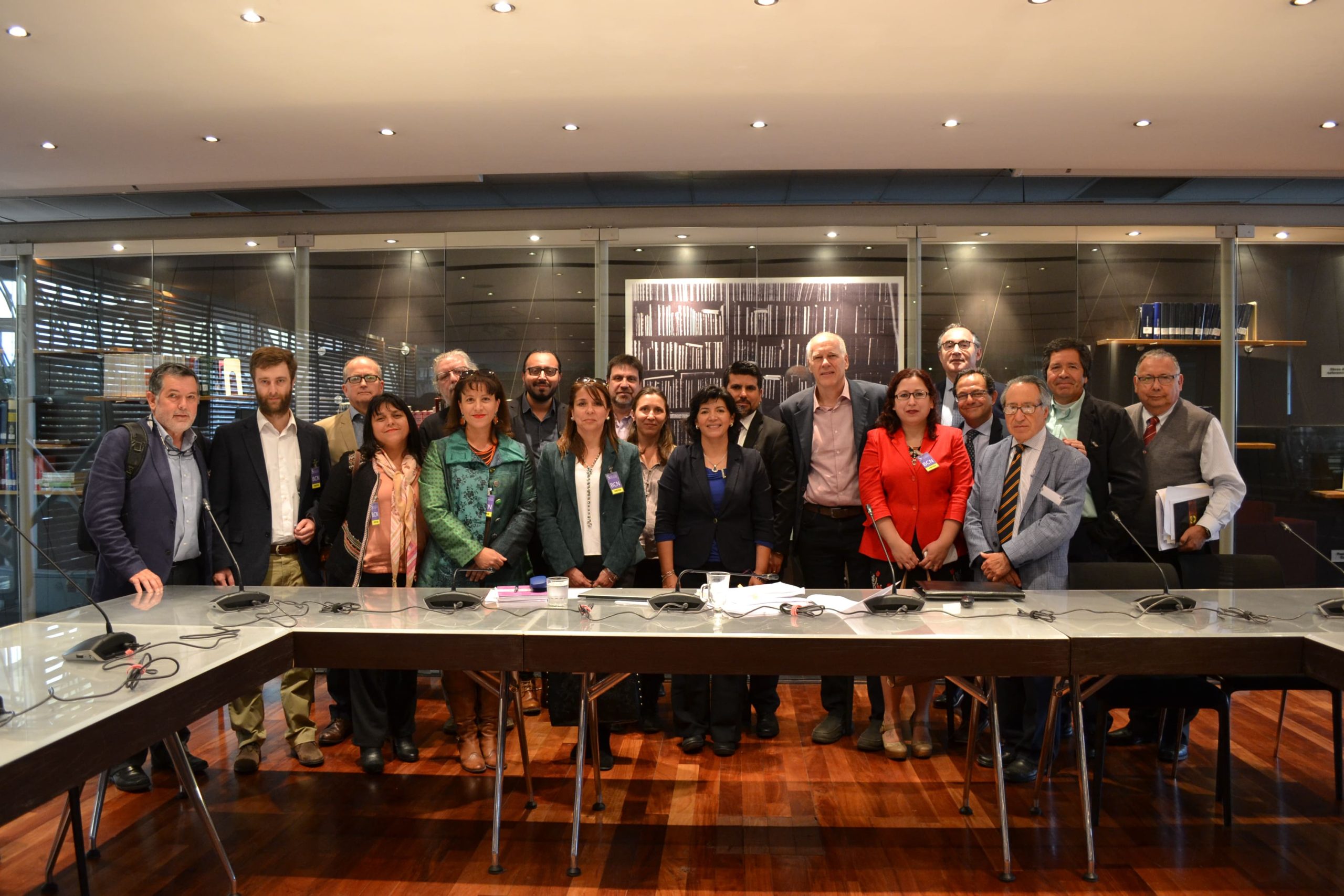 Directivos y parlamentarios se reúnen en conversatorio sobre liderazgo escolar