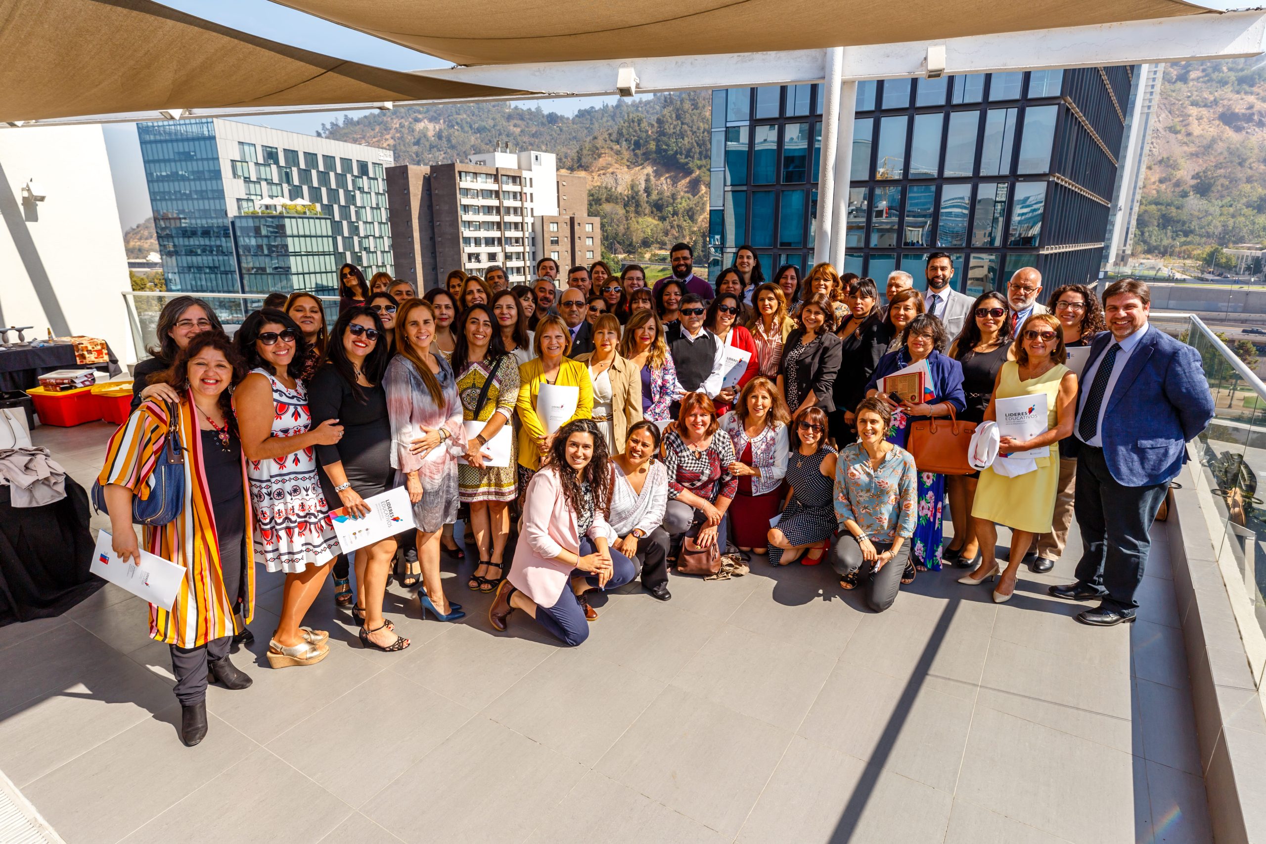 Líderes del nivel intermedio se certifican en gestión y liderazgo educativo local