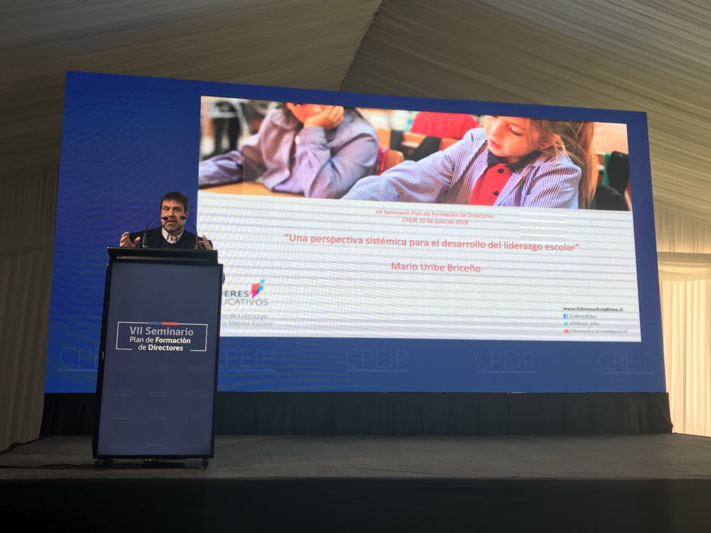 Líderes Educativos expone ante más de 450 nuevos becarios del Plan de Formación de Directores de CPEIP