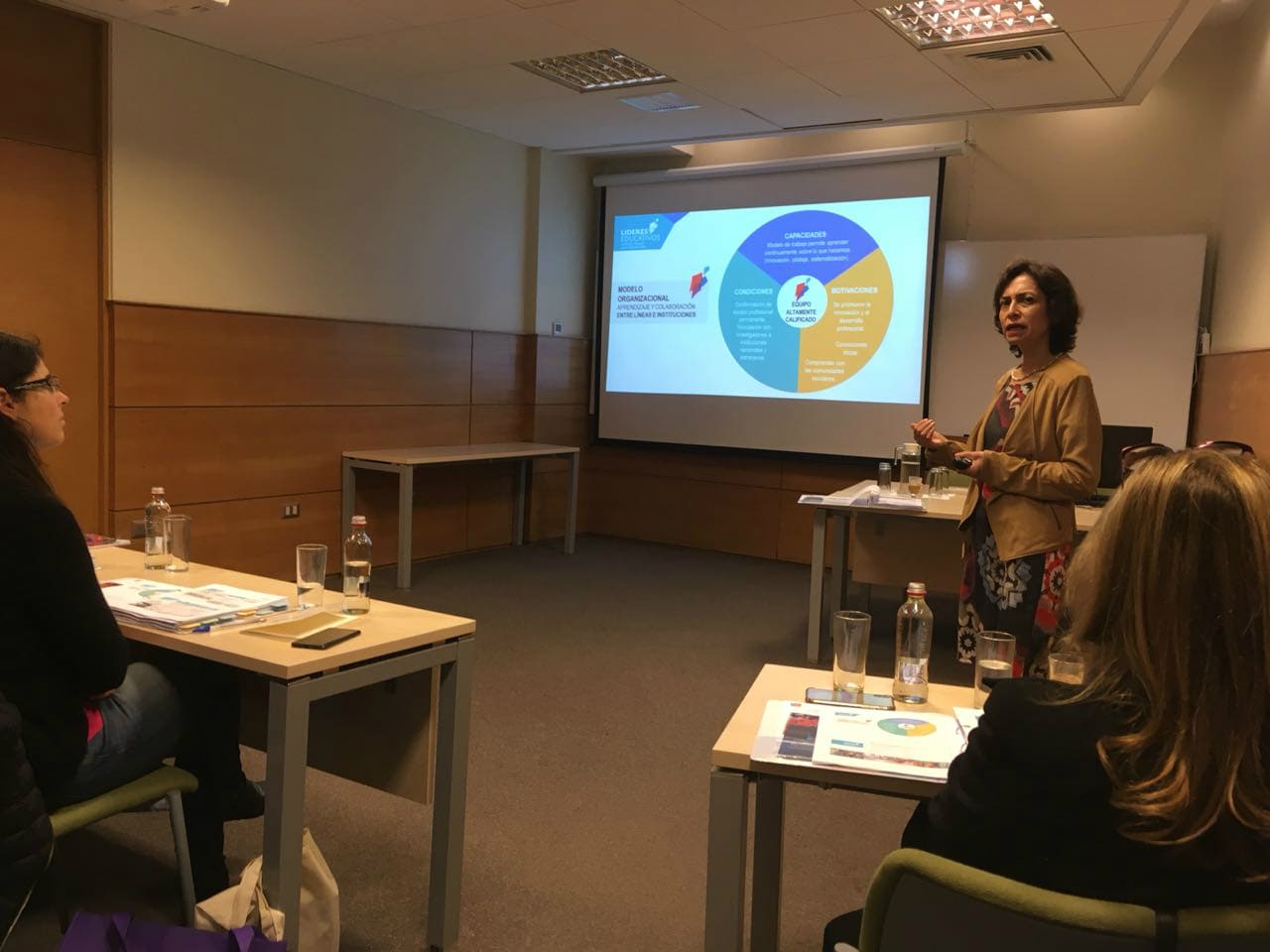 Líderes Educativos expone sus logros y nuevas oportunidades vislumbradas a comité asesor externo