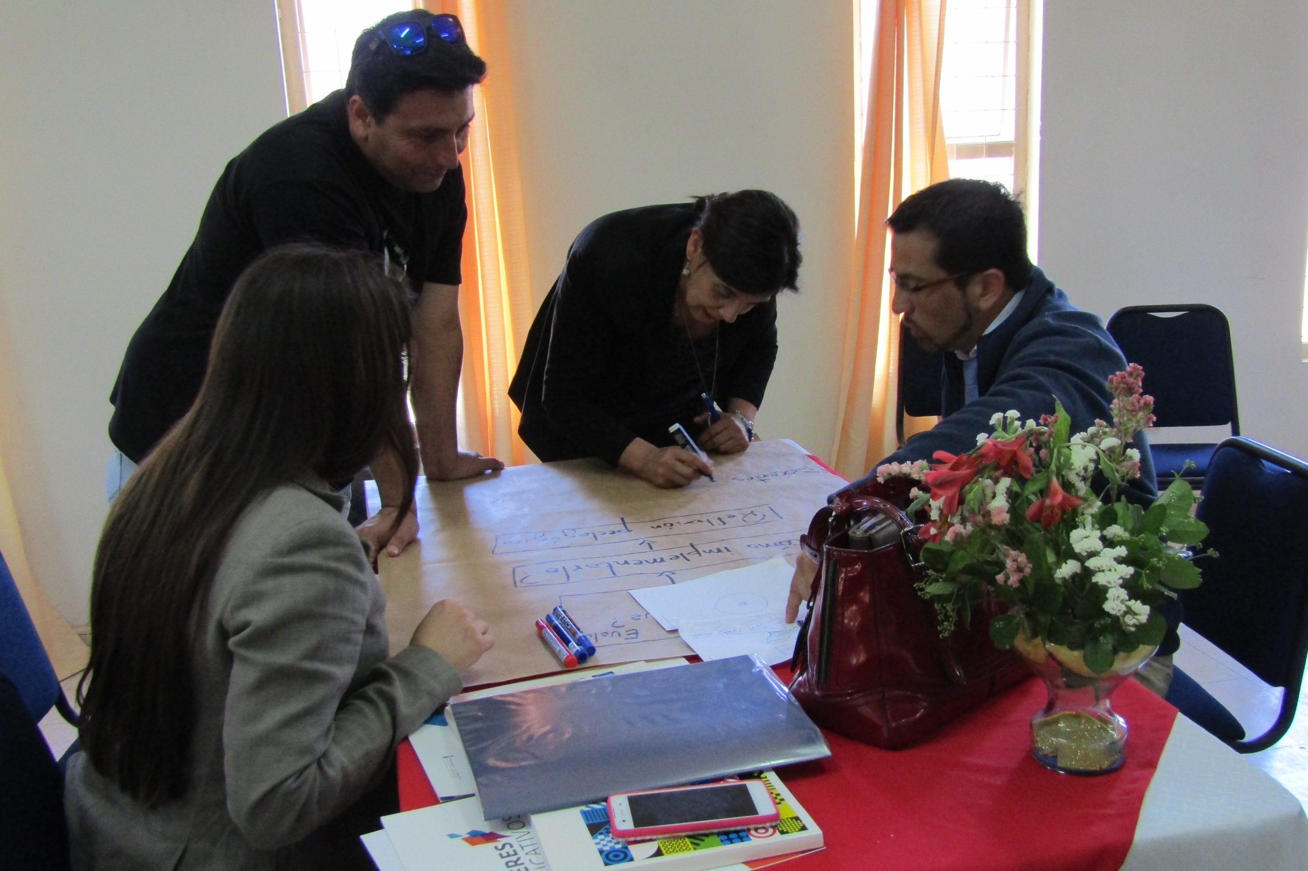 REVISA LAS FOTOGRAFÍAS DE LA JORNADA DE EVALUACIÓN DEL ÁREA DE DESARROLLO DE CAPACIDADES DE LIDERAZGO DENTRO DE ESCUELAS Y LICEOS