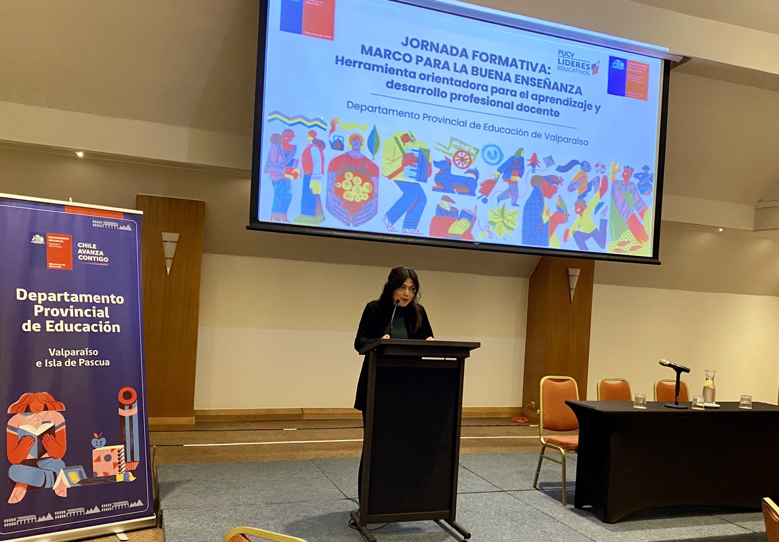 Equipos técnico pedagógicos de establecimientos y jardines infantiles del Departamento Provincial de Valparaíso fortalecen sus competencias de acompañamiento docente con Líderes Educativos PUCV