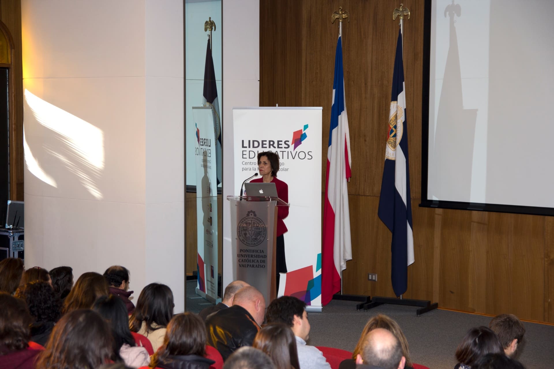 Seminario Internacional “Diseñando planes locales de Desarrollo Profesional Docente: Experiencias Innovadoras de Colaboración Sistema Escolar-Universidad”.