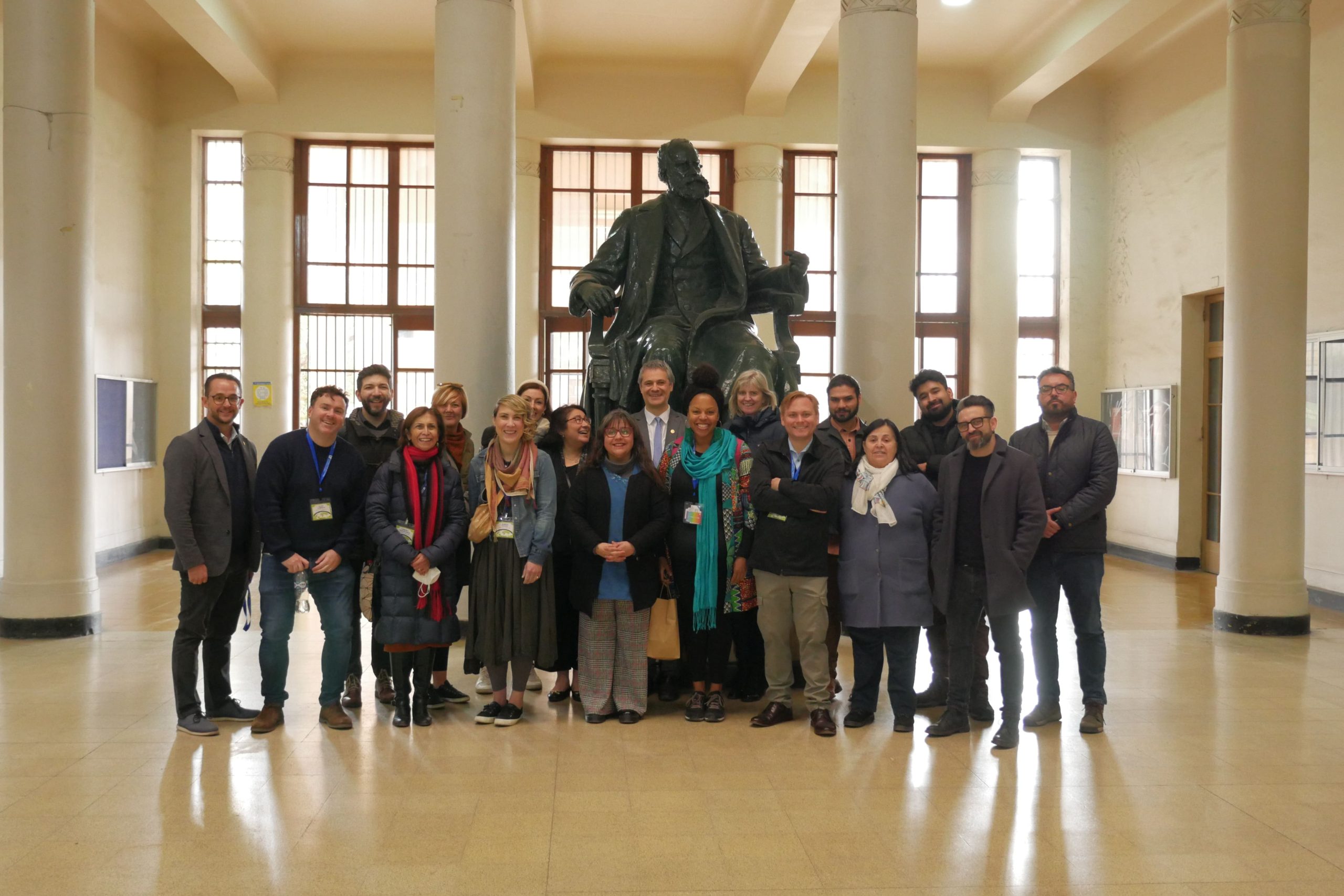 Líderes educativos del mundo discuten y comparten experiencias de aprendizaje profesional en Simposio Internacional organizado por primera vez en Chile
