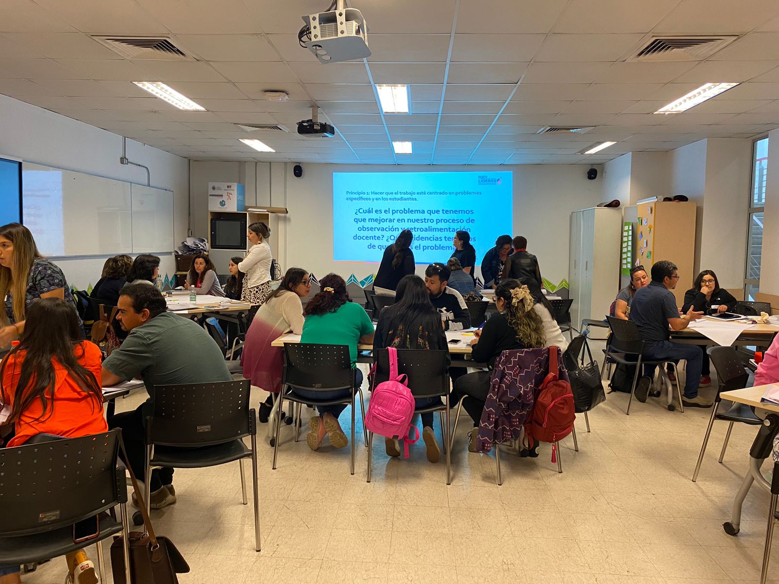 30 líderes educativos fortalecen sus observaciones al aula con taller de verano del Centro Líderes Educativos PUCV