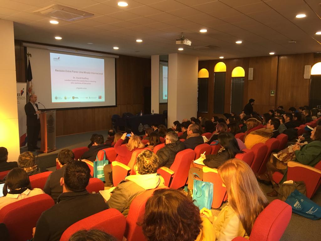 Alta convocatoria obtiene seminario internacional centrado en innovadoras experiencias de desarrollo profesional docente