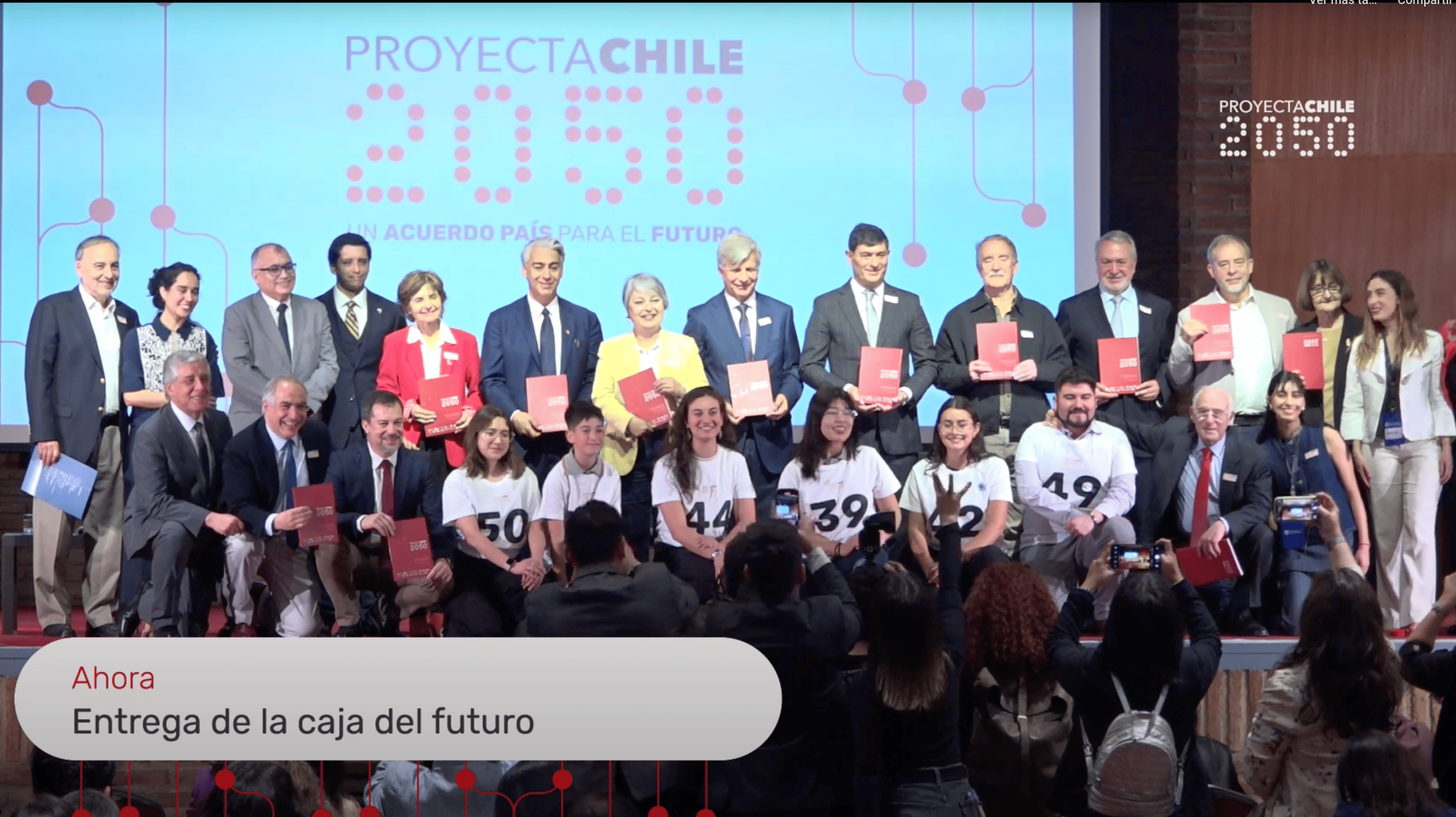 Candidatos presidenciales reciben propuestas transversales para el futuro de Chile: Directora ejecutiva de Líderes Educativos PUCV participa en la elaboración de propuesta educativa para los próximos 25 años