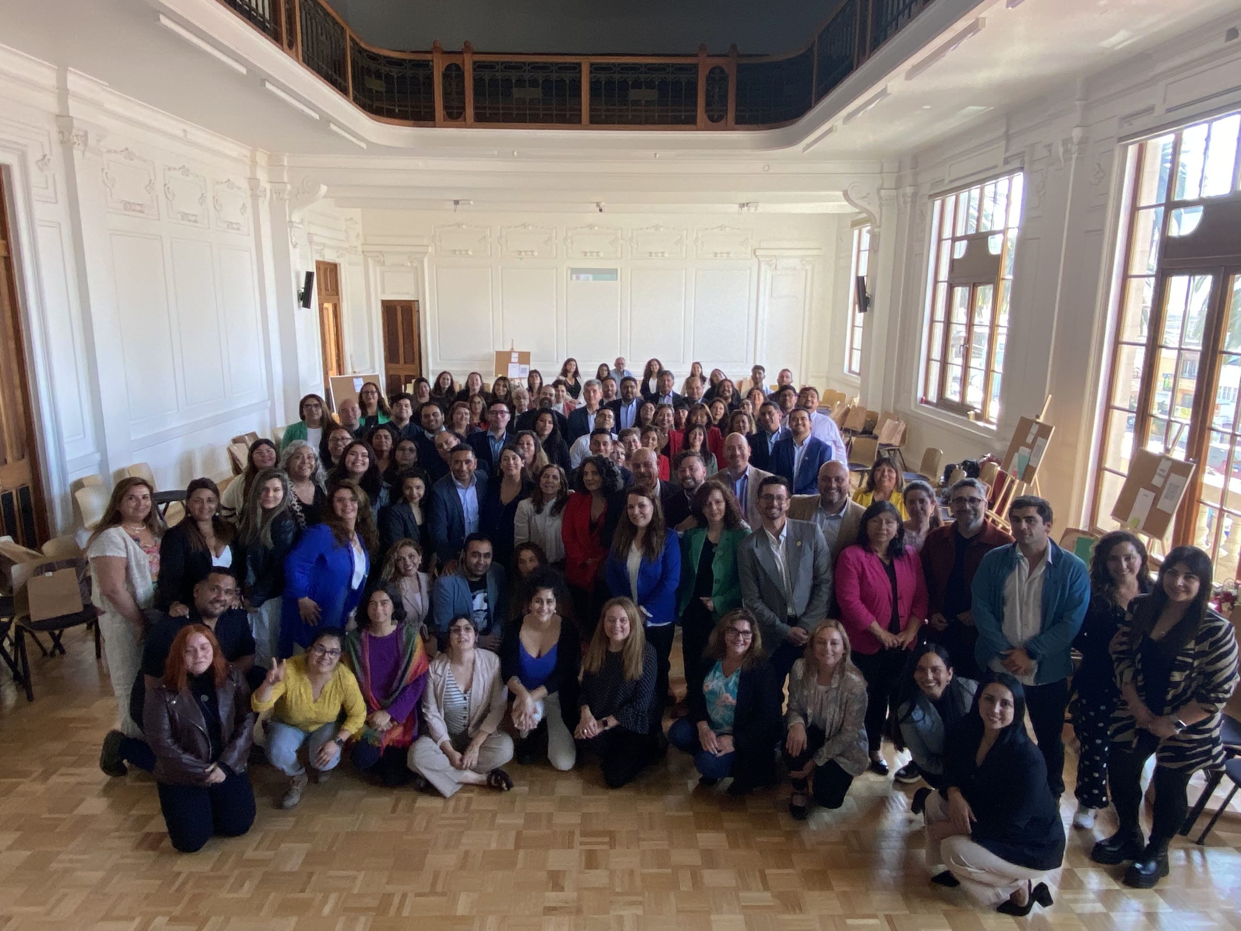 Profesionales de establecimientos de la región de Valparaíso comparten aprendizajes y propósitos comunes en la certificación de programa impartido por Líderes Educativos PUCV