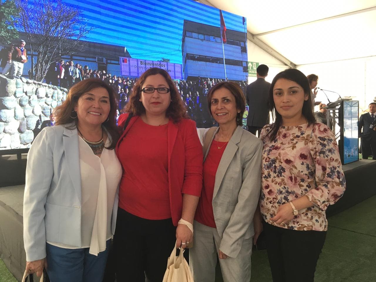Directoras formadas por Líderes Educativos exponen sobre comunidades de  aprendizaje profesional  en seminario CPEIP