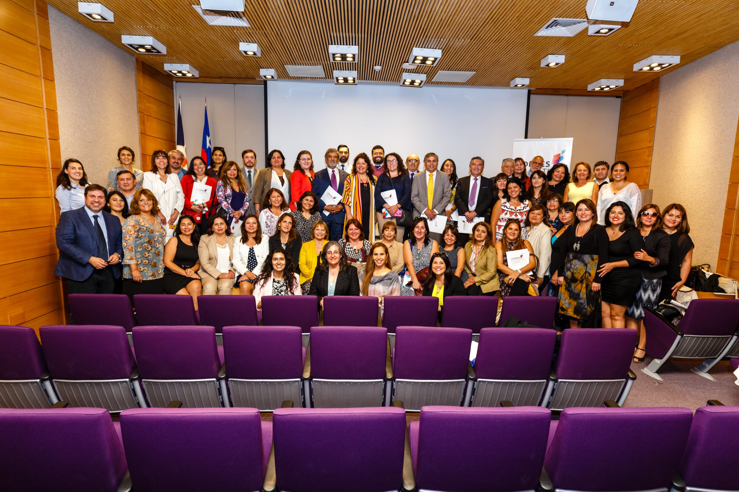 REVISA LAS FOTOGRAFÍAS DE LA CERTIFICACIÓN DEL DIPLOMADO EN GESTIÓN Y LIDERAZGO EDUCATIVO LOCAL