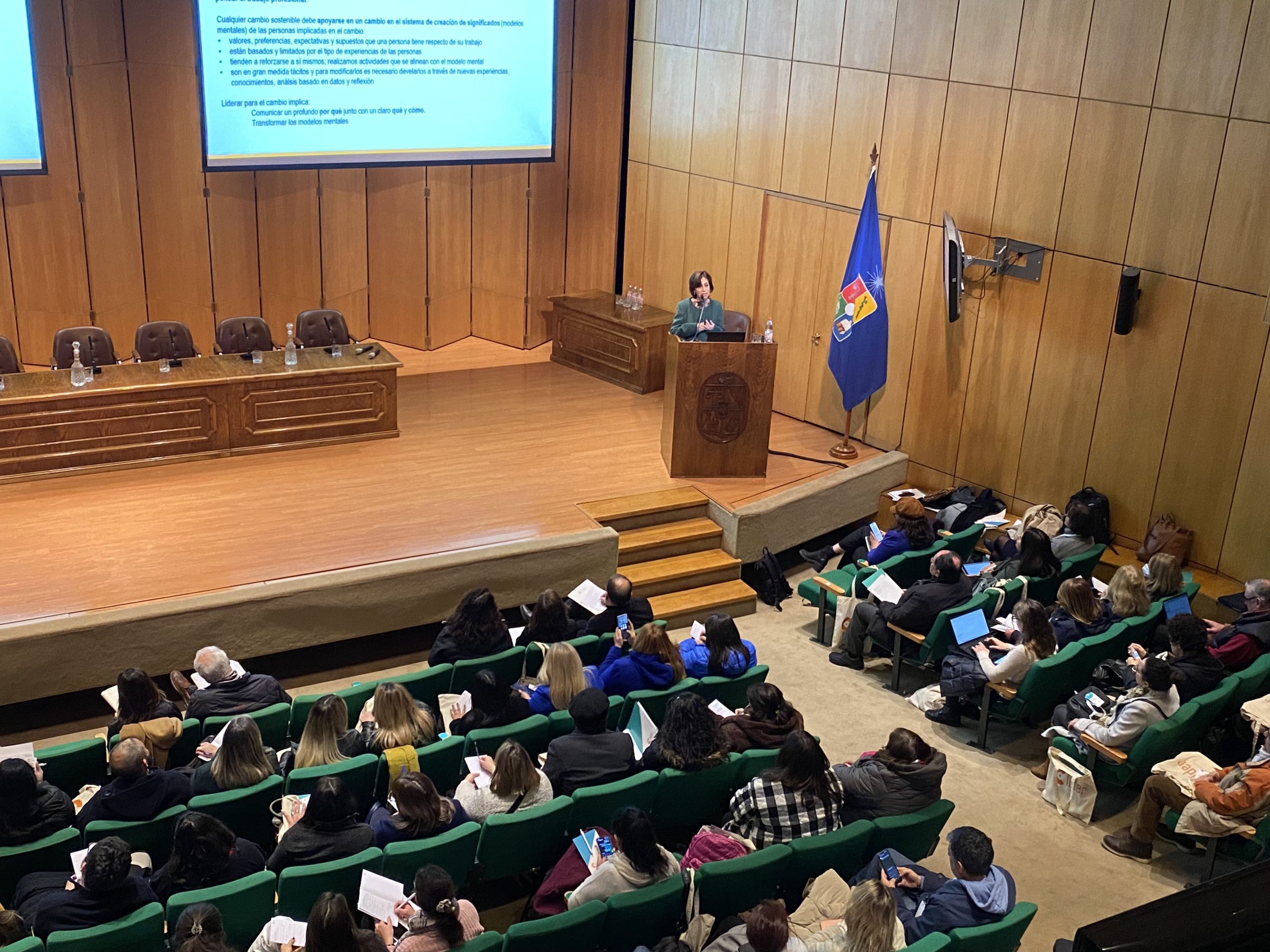 Cerca de 300 profesionales de la educación se reúnen en seminario internacional que abordó la mejora escolar como tema clave