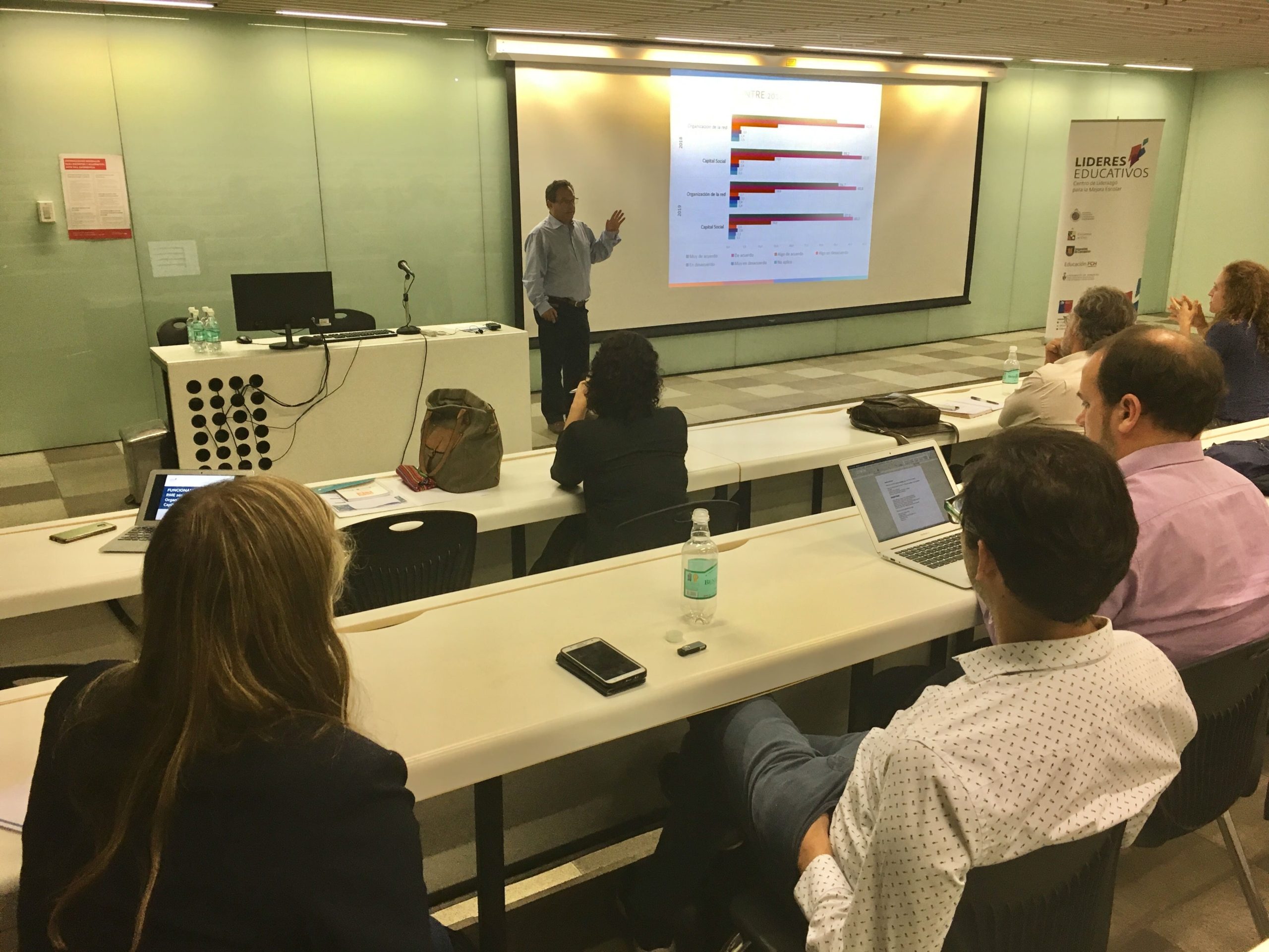 IV Jornada de Investigación sobre Liderazgo Escolar reunión a especialistas de Santiago y Valparaíso